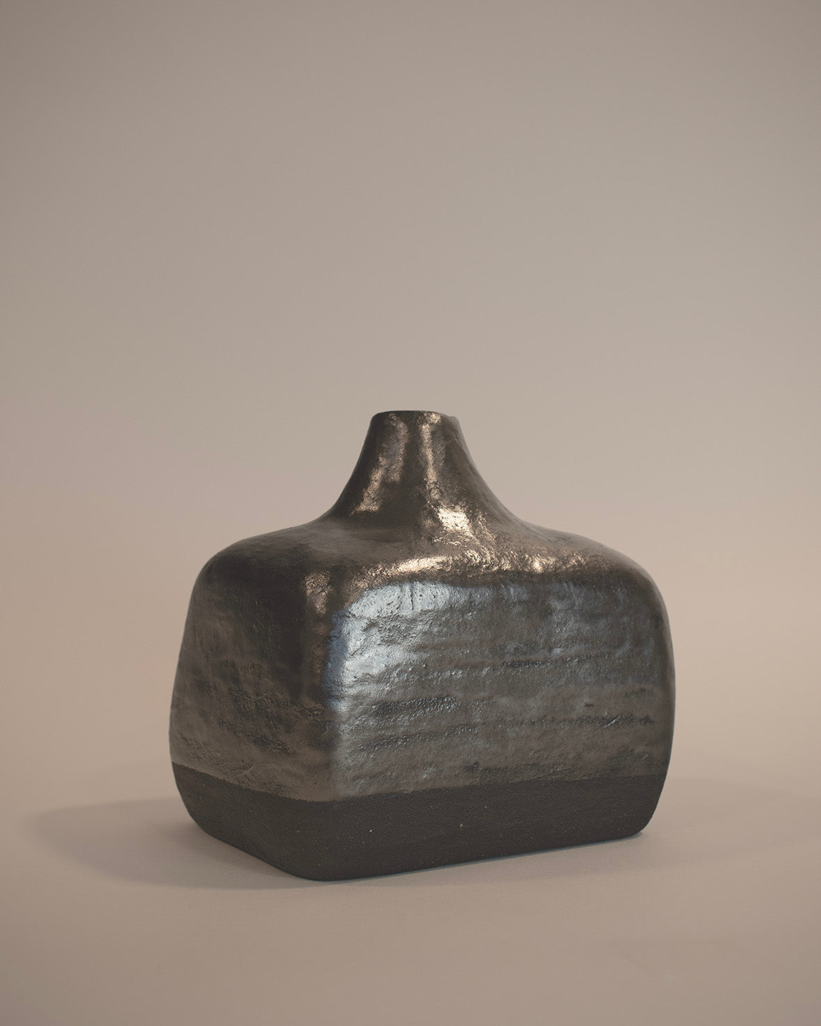 Metallic Top Vessel