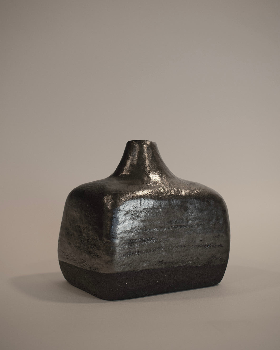 Metallic Top Vessel