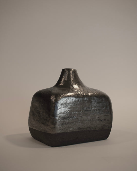 Metallic Top Vessel
